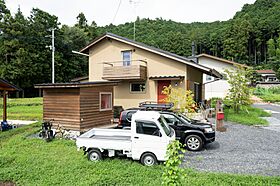 ゆたか建設株式会社 Yutakaの施工事例「薪ストーブのある土間玄関&離れのある家」のメイン画像