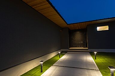 リベラルホーム株式会社の施工事例「潤野の家|中庭と木の軒天が迎える平屋」の画像8