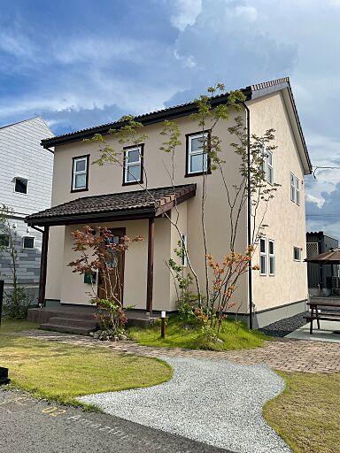 メルシーホームの施工事例「まるで南フランスの田舎にたたずむような、 素朴で心地よい家」の画像2
