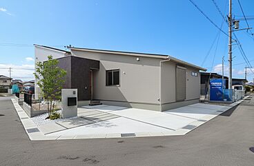 株式会社明治住建の施工事例「平屋で暮らす。ロフトで遊ぶ住まい。」の画像