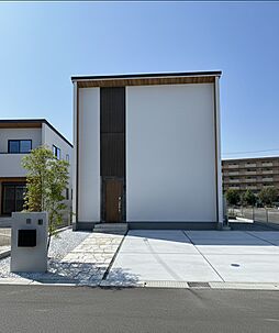 株式会社明治住建の施工事例「コンパクトに、充実を詰め込んだ、理想の2階建て住宅」の画像