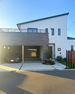 株式会社明治住建の施工事例「ビルトインガレージがある邸宅」の画像