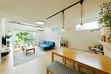株式会社八幡 青梅店の施工事例「【2600万円台/吹抜】外から室内につながる緑と光。窓にこだわったのびやかな家」の画像3