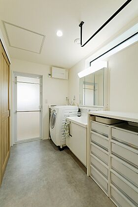 株式会社八幡 青梅店の施工事例「【2600万円台/吹抜】外から室内につながる緑と光。窓にこだわったのびやかな家」の画像8