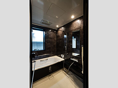 株式会社細田工務店の施工事例「横線基調とバットレス、タイル張りの外観が魅力的な住まい/東京都武蔵野市 T様邸」の画像6