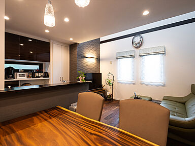 株式会社細田工務店の施工事例「外観にこだわった、吹抜けのある住まい/東京都杉並区 S様邸」の画像1