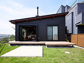 株式会社細田工務店の施工事例「海の見える眺望豊かな平屋の住まい/神奈川県横須賀市 S様邸」のメイン画像