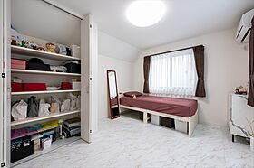 株式会社細田工務店の施工事例「間口4.2mに建つ、最大限に敷地を活かした住まい」の画像5