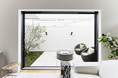 株式会社細田工務店の施工事例「二世帯で暮らす、シンプルでシームレスな家」の画像2