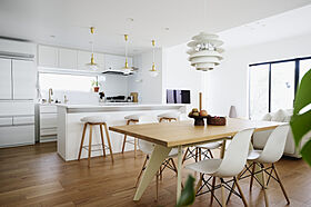 株式会社細田工務店の施工事例「二世帯で暮らす、シンプルでシームレスな家」の画像3