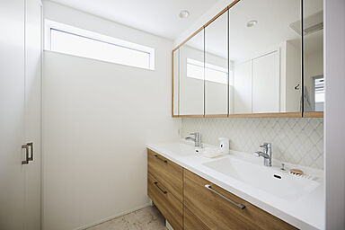 株式会社細田工務店の施工事例「二世帯で暮らす、シンプルでシームレスな家」の画像4