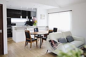 株式会社細田工務店の施工事例「好きなものだけに囲まれた2階リビングの住まい」の画像1