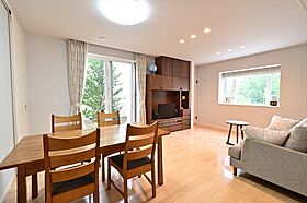 株式会社細田工務店の施工事例「家に帰るのがうれしくなる、中庭をのぞむ「コの字型」の家」の画像1