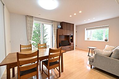 株式会社細田工務店の施工事例「家に帰るのがうれしくなる、中庭をのぞむ「コの字型」の家」の画像1