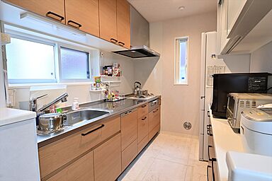 株式会社細田工務店の施工事例「家に帰るのがうれしくなる、中庭をのぞむ「コの字型」の家」の画像4