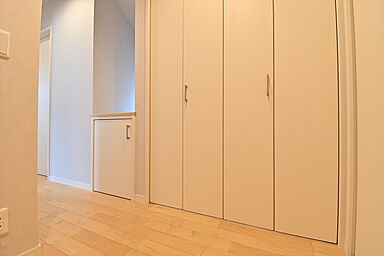 株式会社細田工務店の施工事例「家に帰るのがうれしくなる、中庭をのぞむ「コの字型」の家」の画像7