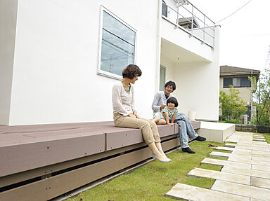 ウィザースホーム 船橋展示場(※要予約)の施工事例「庭もリビングだと考えた外も内もつながる家」の画像3