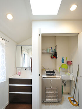 ウィザースホーム 豊洲展示場の施工事例「間口約5mの外観からは想像できない大空間」の画像4