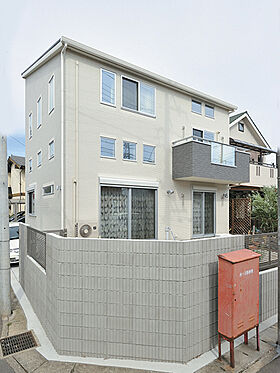 ウィザースホーム 豊洲展示場の施工事例「親世帯・子世帯に吹き抜けがある二世帯住宅」のメイン画像