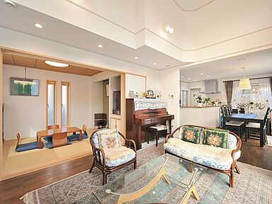 ウィザースホームの施工事例「親世帯・子世帯に吹き抜けがある二世帯住宅」の画像3