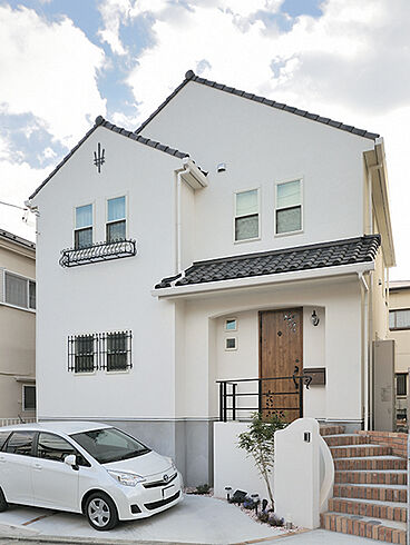 ウィザースホーム 相模原展示場の施工事例「豊かな素材感を楽しむ白い南仏デザインの家」の画像
