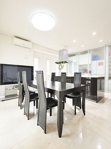 ウィザースホーム 加平展示場の施工事例「居心地の良いリゾートホテルのような家」の画像1