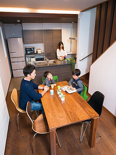 ウィザースホーム 相模原展示場の施工事例「理想を追求した都心の狭小3階建住宅」の画像1