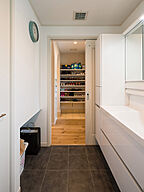 シンプルモダンスタイルの洗面所 ウィザースホーム 加平展示場の事例画像