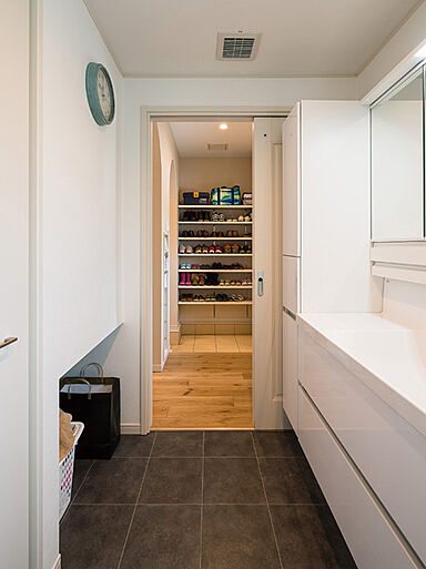 ウィザースホーム 豊洲展示場の施工事例「吹抜け、アーチ、小上がりリビングのある家」の画像5