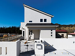 ウィザースホーム 相模原展示場の施工事例「オーシャンビューと勾配天井で叶えた開放感あふれる2階リビングの家」の画像