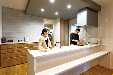 ウィザースホーム 柏展示場の施工事例「黒一色の外壁タイルでこだわりを表現したダブル発電住宅」の画像2