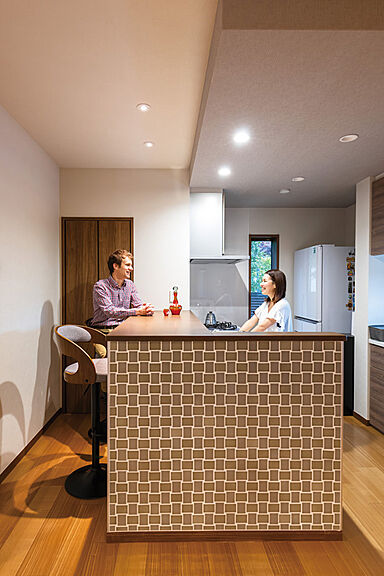 ウィザースホーム 八王子展示場(※要予約)の施工事例「タタミコーナー、中2階、ホームバー。 集いの空間に楽しい居場所をちりばめた家」の画像6