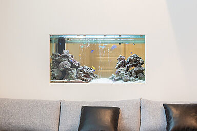 ウィザースホーム 加平展示場の施工事例「ホームバー、アイランドキッチン、ワインセラー。 絵になる「食の空間」を実現した家」の画像2