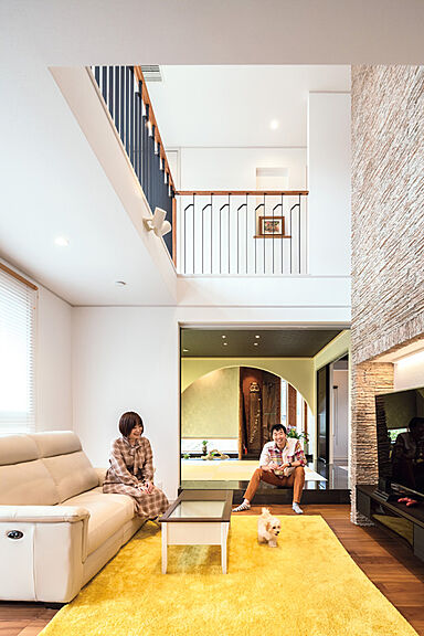 ウィザースホーム 豊洲展示場の施工事例「吹き抜け、琴の間、中2階…。膨らむ夢を 全部叶えた家」の画像1