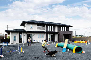 ウィザースホーム 柏展示場の施工事例「自然素材と全館空調で家中の空気を健やかに。 愛犬も暮らしやすい理想的な家」の画像2