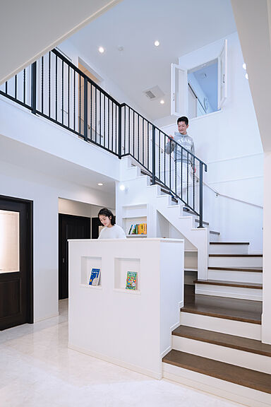 ウィザースホーム 相模原展示場の施工事例「たくさんの居場所をつなぐ大空間。 心地よさも笑顔も、広がっていくわが家です。」の画像2