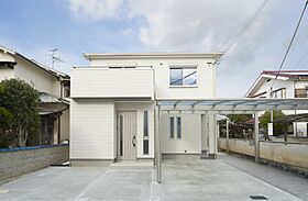 地元密着 創業67年のミヤウチ建設株式会社の施工事例「吹抜けのある白い家」のメイン画像