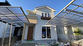 地元密着 創業67年のミヤウチ建設株式会社の施工事例「アクセントカラーが映えるお家」のメイン画像