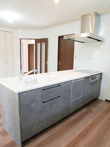 地元密着 創業67年のミヤウチ建設株式会社の施工事例「日当たりのいいウッドデッキが気持ちいい、回遊動線のお家」の画像4