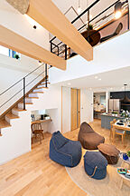 木の家スタイルのリビング ヤマト住建 住まいのギャラリー名古屋緑店の事例画像