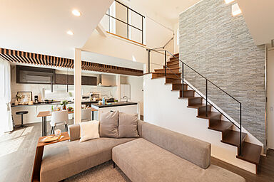 ヤマト住建株式会社の施工事例「家族が集う吹き抜けの住まい」の画像1