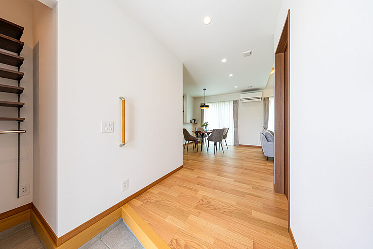 ヤマト住建 住まいのギャラリー西神戸店の公式画像_玄関2