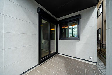 ヤマト住建株式会社の施工事例「陽だまりのリビングで暮らす年中快適な住まい」の画像7