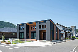ヤマト住建 厚木住宅展示場の施工事例「勾配天井で開放感のある平屋の住まい」の画像