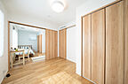 シンプルモダンスタイルの洋室 ヤマト住建 住まいのギャラリー名古屋緑店の事例画像