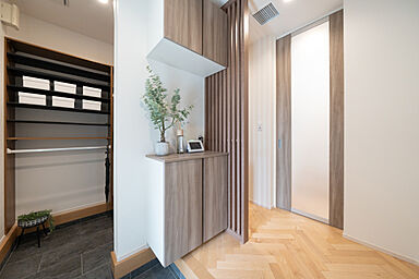 ヤマト住建株式会社の施工事例「モダンな雰囲気漂う、スキップフロアのある住まい」の画像1