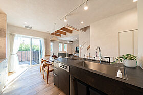 ヤマト住建株式会社の施工事例「柔軟な空間設計が生きる、家族団らんを楽しむ住まい」の画像5