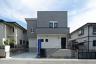 ヤマト住建株式会社の施工事例「アウトドア空間と暮らす、朗らかな住まい」の画像