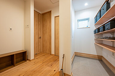 ヤマト住建株式会社の施工事例「高天井で叶える、伸びやかな住まい」の画像1