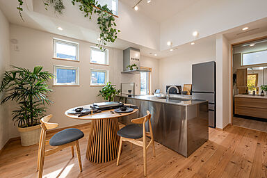 ヤマト住建株式会社の施工事例「高天井で叶える、伸びやかな住まい」の画像3